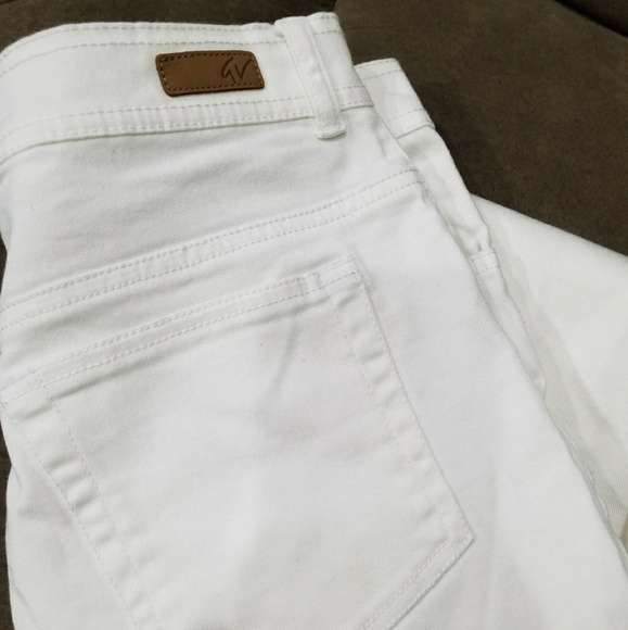 Gloria Vanderbilt - Picture 4 of 8